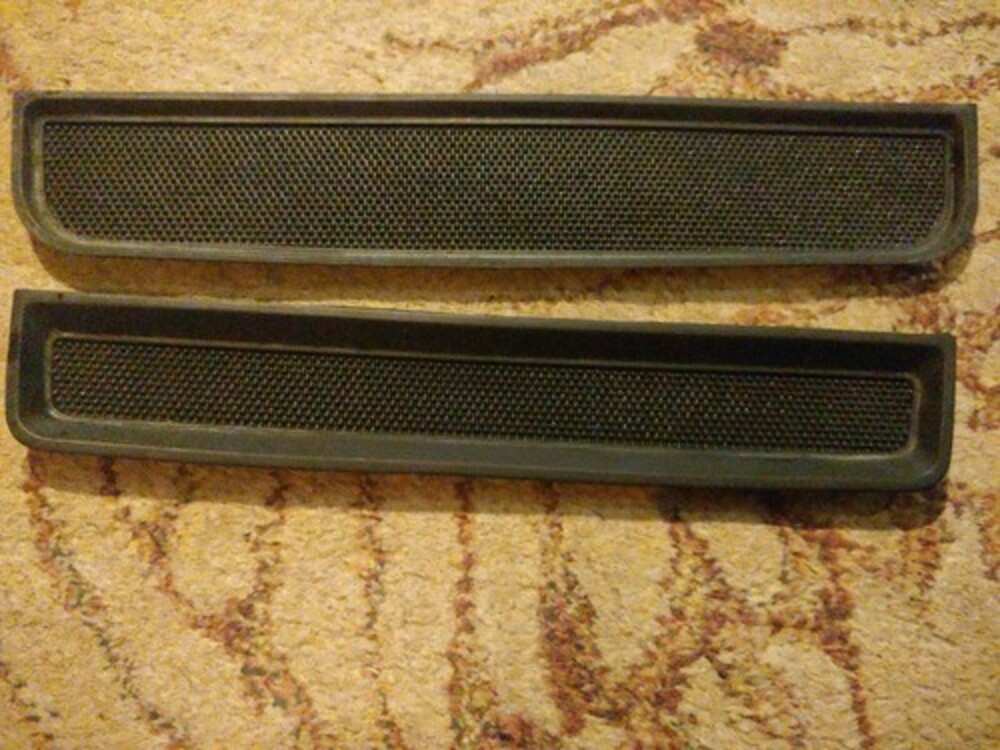 1999-2004 LAND ROVER DISCOVERY RUBBER MAT DASH UPPER CENTER DASH RUBBER MATS